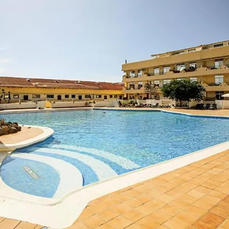 Con Vistas Al Mar Y Piscina En アパートホテル